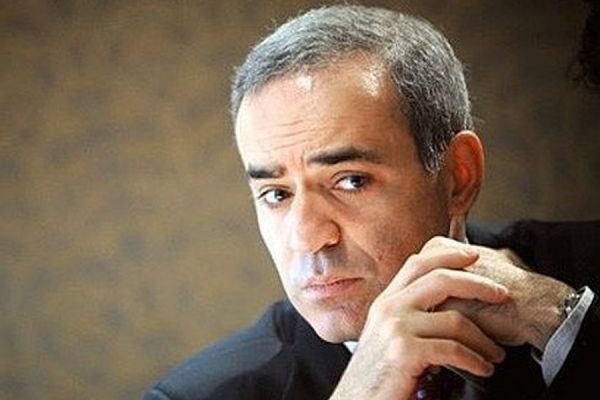 Гарри Каспарова спросили: “На сколько ходов вперед вы думаете?