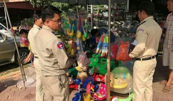 В Камбодже запрещены водяные пистолеты