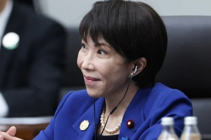 Лозунгом года в Японии стала фраза Санаэ Такаити «работать, работать, работать и работать» Лозунгом года в Японии стала фраза Санаэ Такаити «работать, работать, работать и работать»