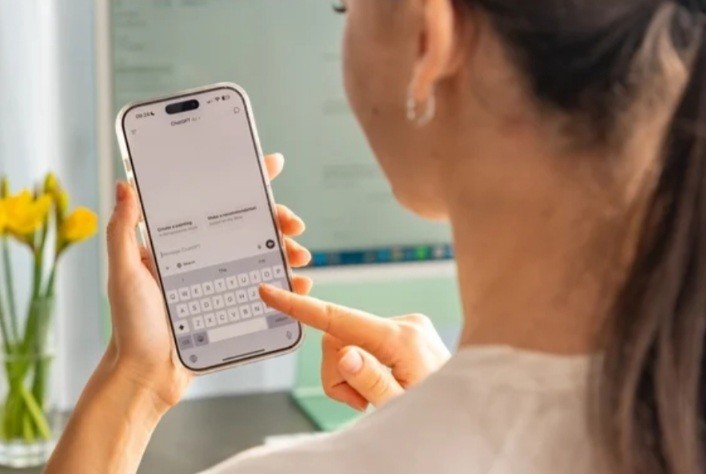 Пару из США раскритиковали за выбор имени ребенка с помощью ChatGPT
