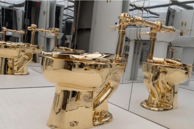 Золотой унитаз весом 100 кг продали на аукционе за $12 млн