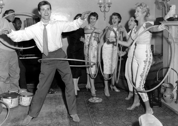 Как появился гимнастический обруч — Hula-Hoop в 2019 году Как появился гимнастический обруч — Hula-Hoop в 2019 году
