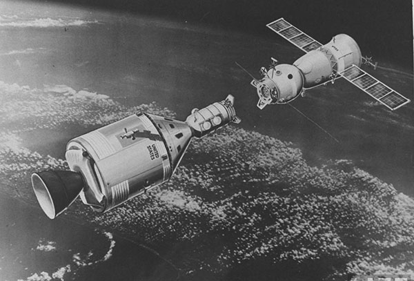 Совместный полет космических кораблей двух стран