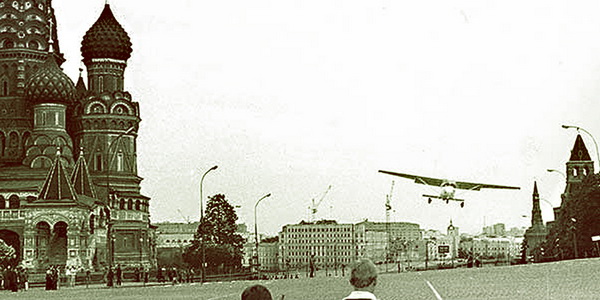 Самолет гражданина ФРГ Матиаса Руста приземлился на Красной площади