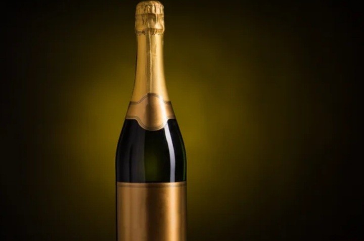 Шампанское со свадьбы принцессы Дианы не смогли продать на аукционе