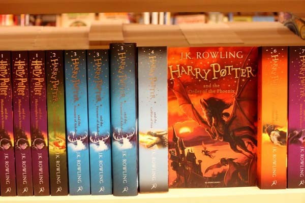 Первое издание книги про Гарри Поттера купили на аукционе почти за миллион рублей Первое издание книги про Гарри Поттера купили на аукционе почти за миллион рублей